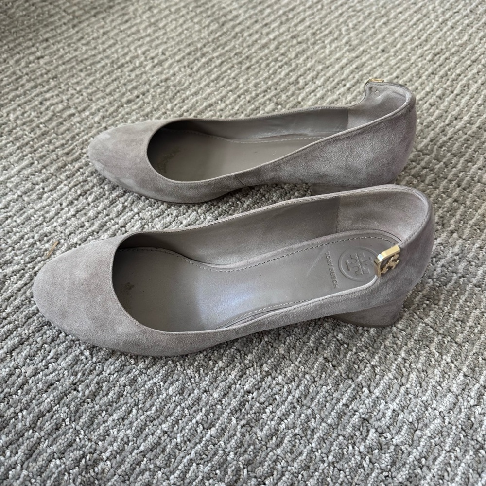 Tory Burch Elizabeth Round-Toe Pump